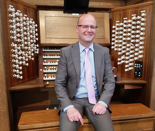 Andrew Dibb performing a recital at St Paul's Cathedral